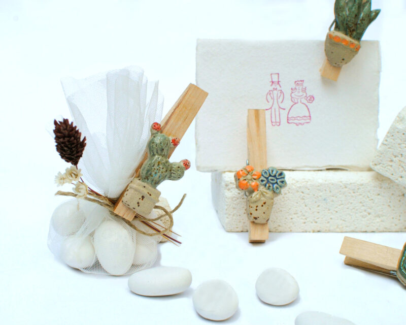 Molletta con miniatura in ceramica - immagine 2